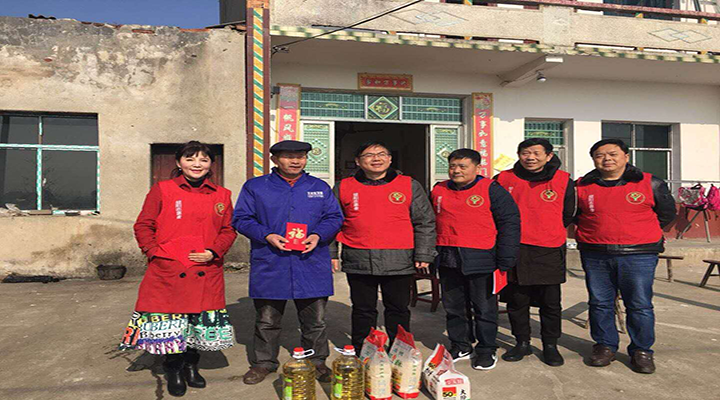 节前慰问送温暖 爱心偕行显真情10