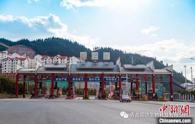 铜仁南匝道口对疫情防控中设立的“关卡”作废，车辆正常通行